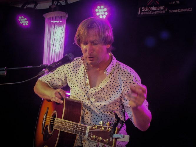 Helge Plavenieks rockte den Dornumer Marktplatz